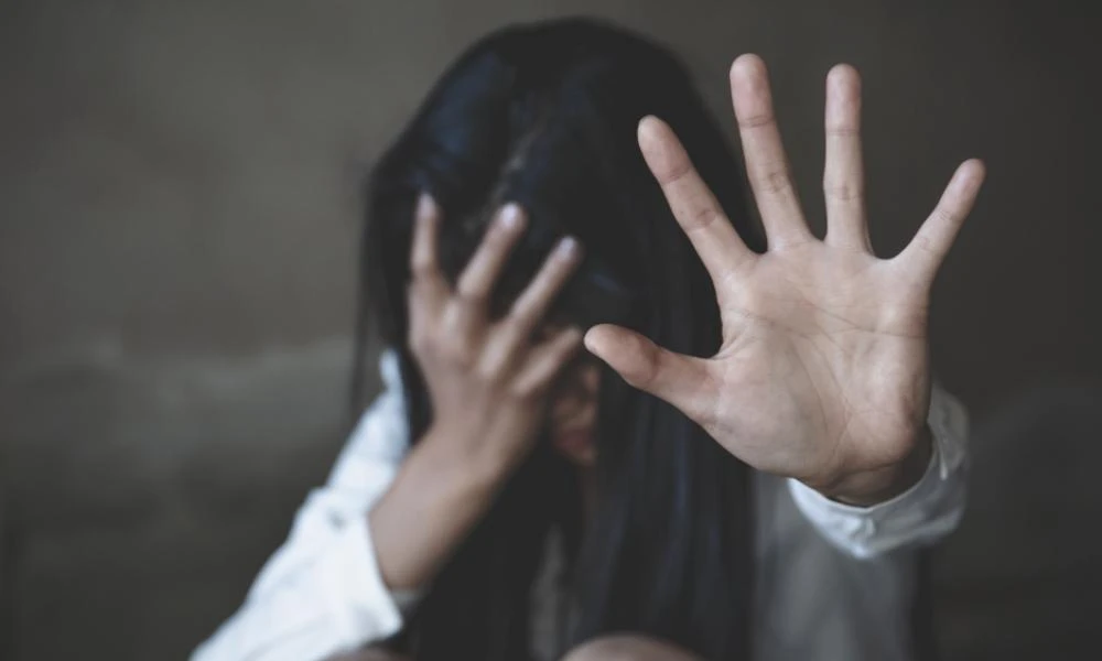 Ενδοοικογενειακή βία: Σοκάρει νεαρή γυναίκα - «Mου έκοψε τα φρένα»